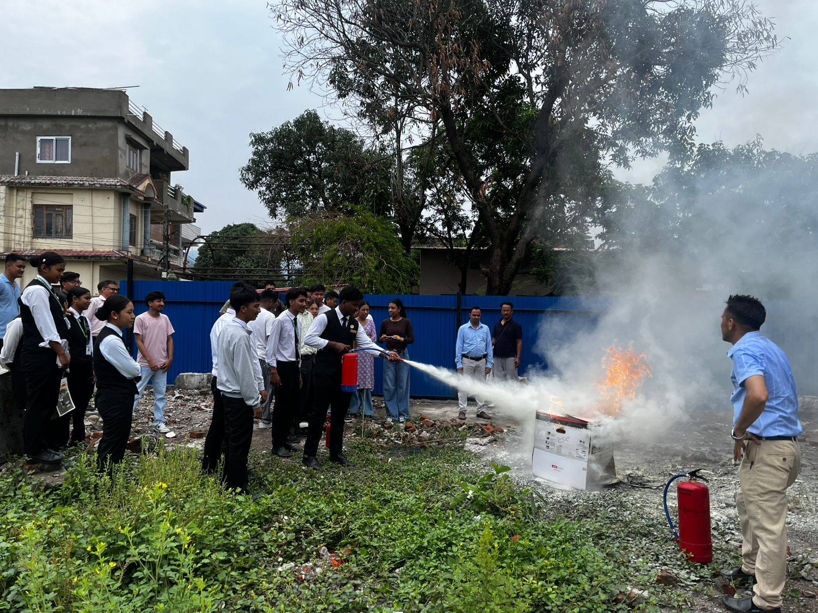 फायर फाइटिङ तथा फायर इभ्याकुएसन सम्बन्धी व्यावहारिक प्रदर्शन - Image 4