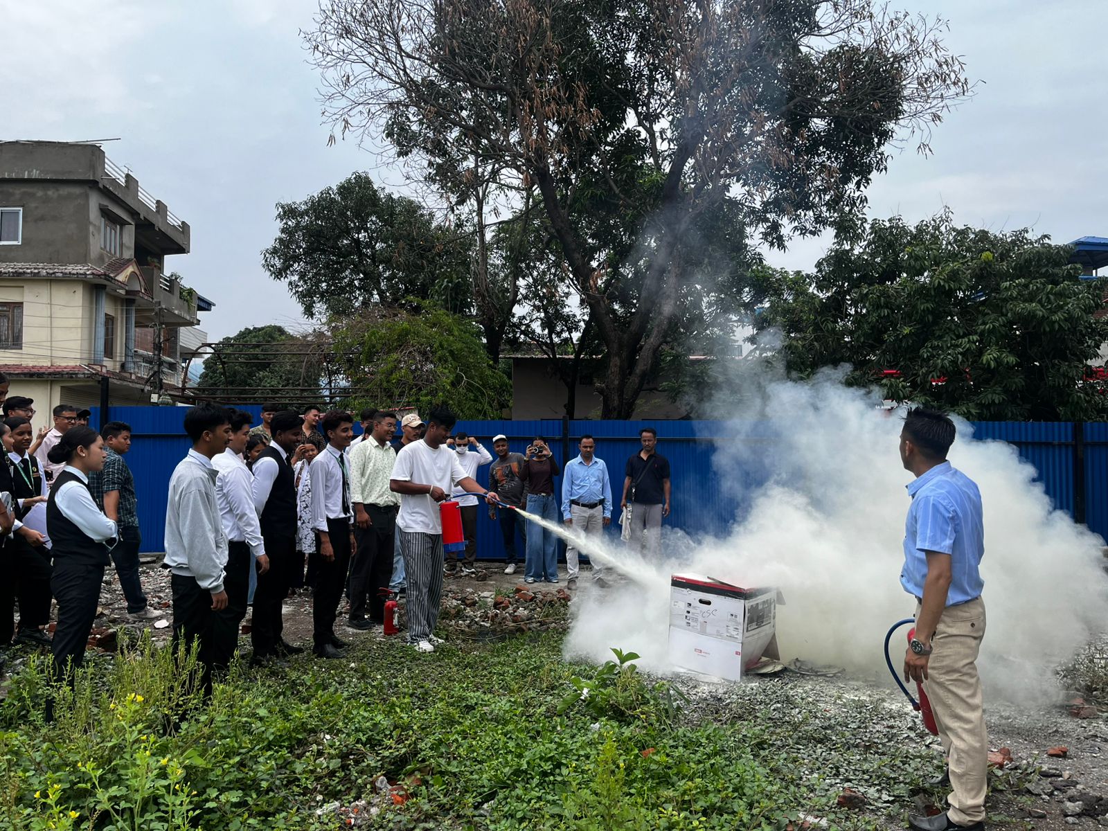 फायर फाइटिङ तथा फायर इभ्याकुएसन सम्बन्धी व्यावहारिक प्रदर्शन - Image 5